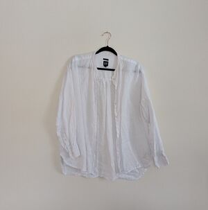 Gap 100% Linen Button-up